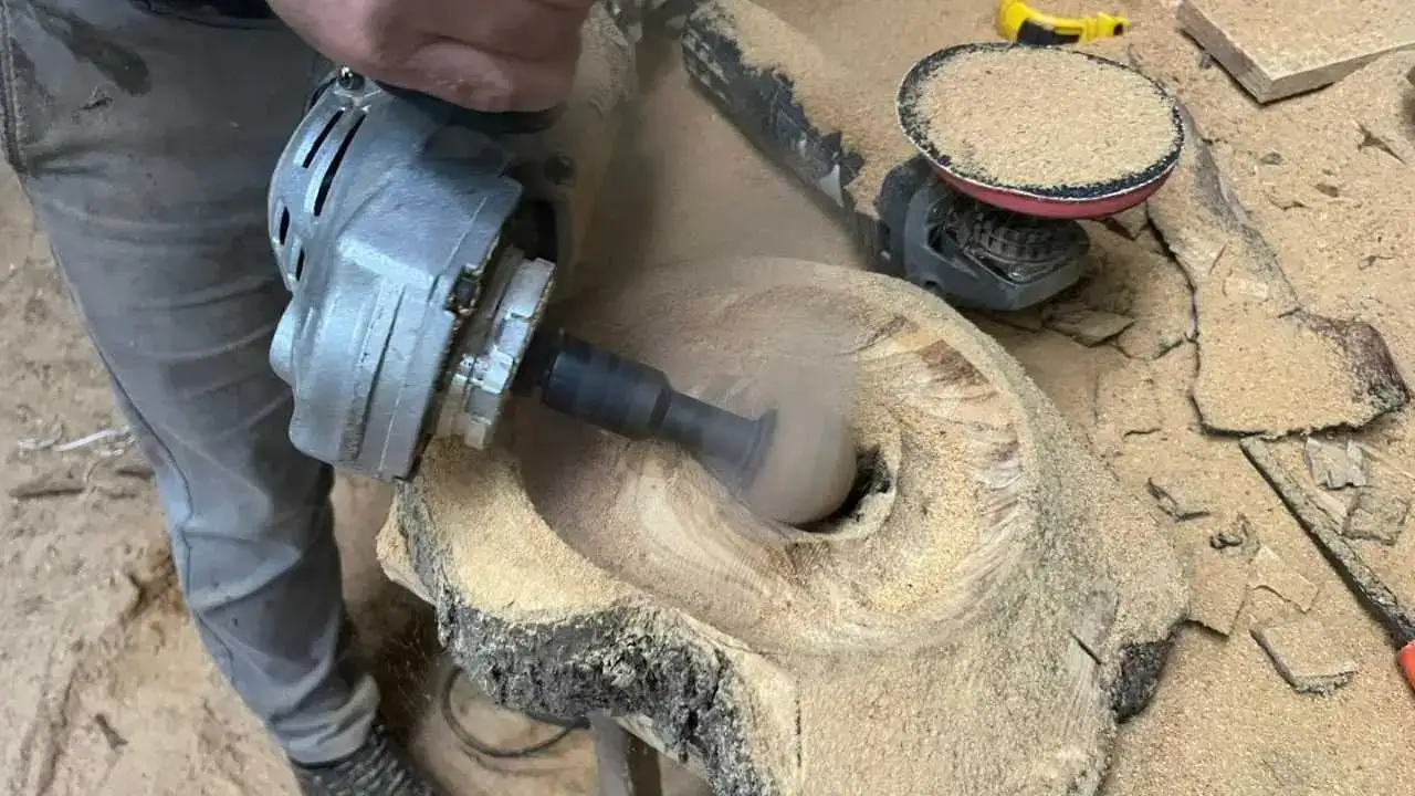 Çürümüş Zeytin Ağaçlarına Sanatla Hayat Veriyor! 3